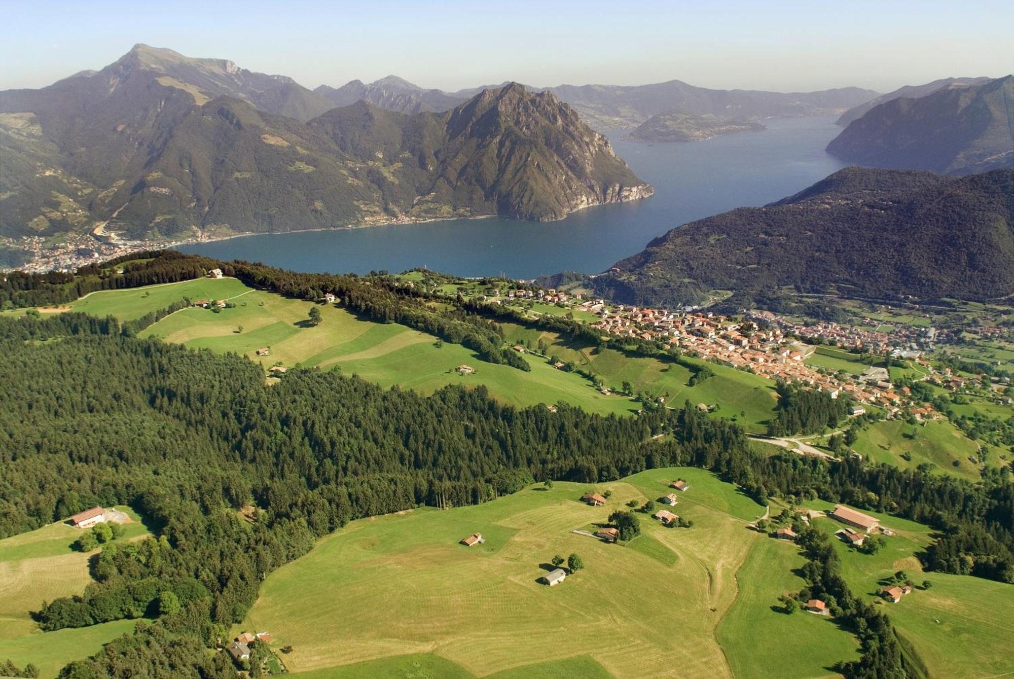La Casa Sull' Altopiano Mountain Lake Iseo Hospitality Bossico Kültér fotó